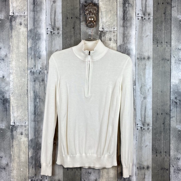 Vineyard Vines Sweaters - Vineyard Vines Woman’s White 1/4 Zip Sweater Size Medium.